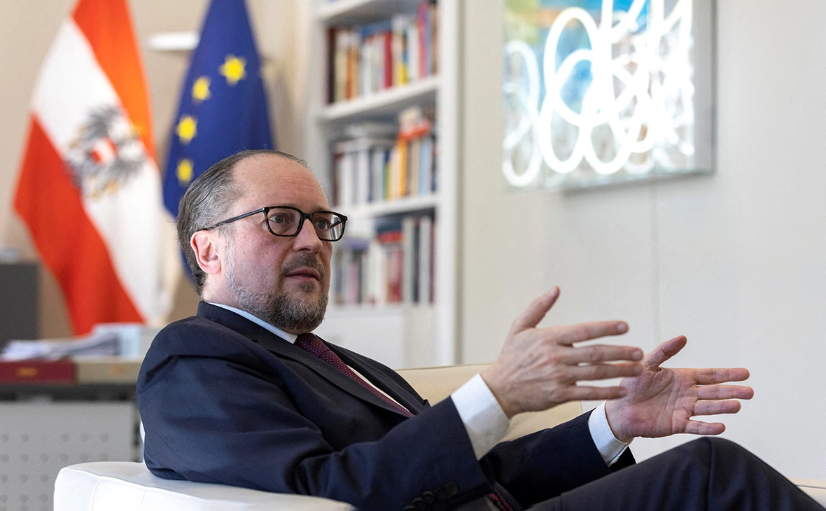 Lisa Leutner / Reuters