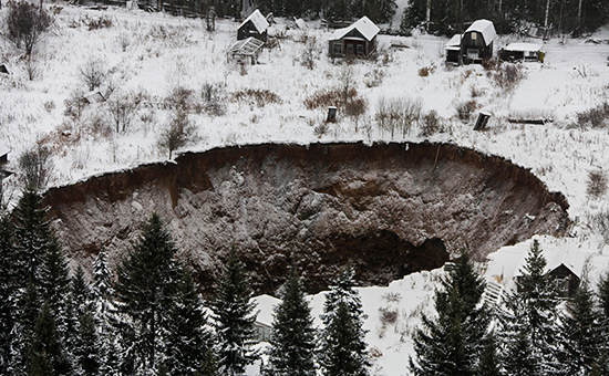 Воронка размером 50 на 50 метров в Пермском крае, на калийном руднике «Соликамск-2» компании ОАО «Уралкалий».