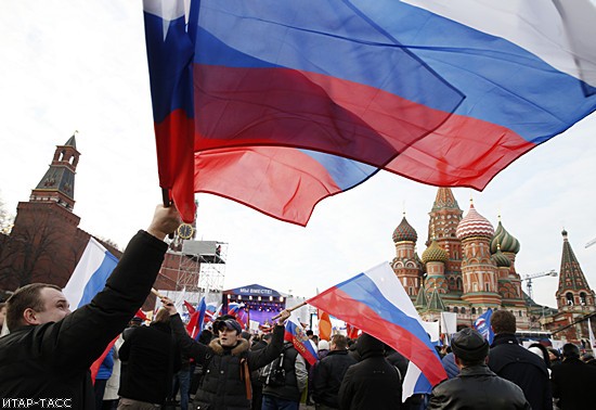 Москвичи в поддержку жителей Крыма на митинге "Мы вместе!"