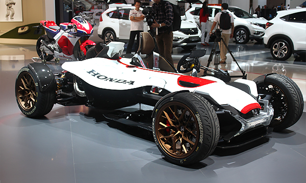 Honda представила спорткар с двигателем от мотоцикла