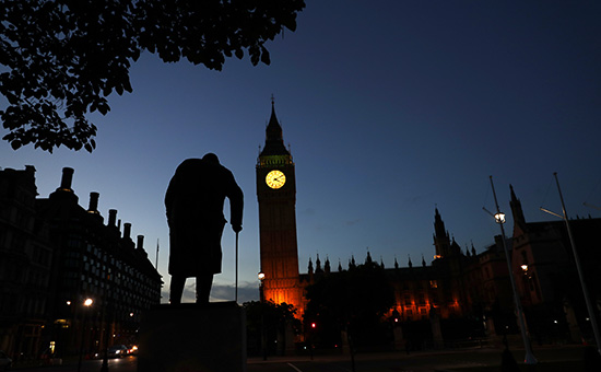 Cтатуя&nbsp;Уинстона Черчилля и здание парламента&nbsp;в Вестминстере, Лондон


