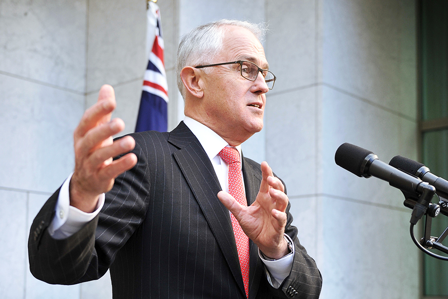 Тернбулл занял пост премьер-министра Австралии после отставки Тони Эбботта. До этого он возглавлял Министерство окружающей среды и водных ресурсов Австралии, а позже и Министерство связи. Минимальный уровень зарплаты в стране составляет $23 тыс в год
