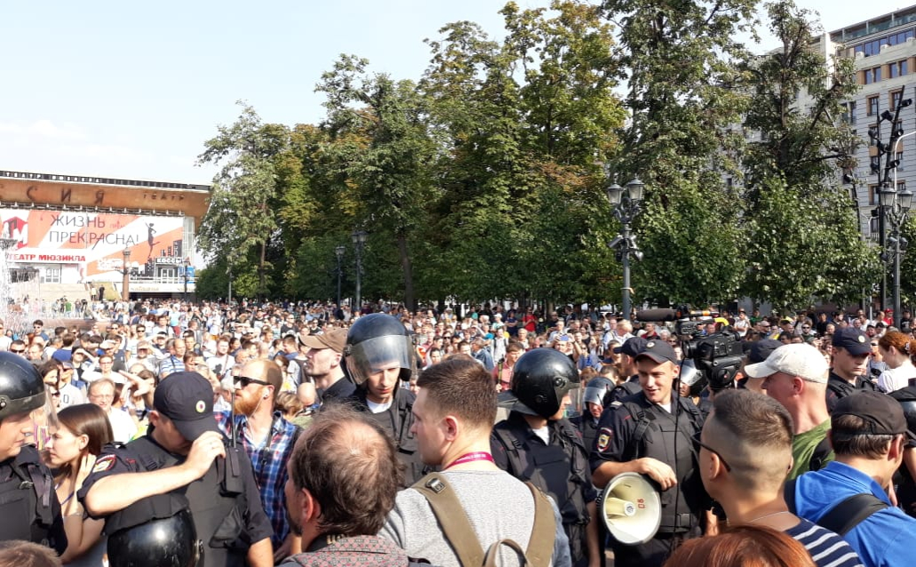 Акция сторонников Алексея Навального на Пушкинской площади в Москве