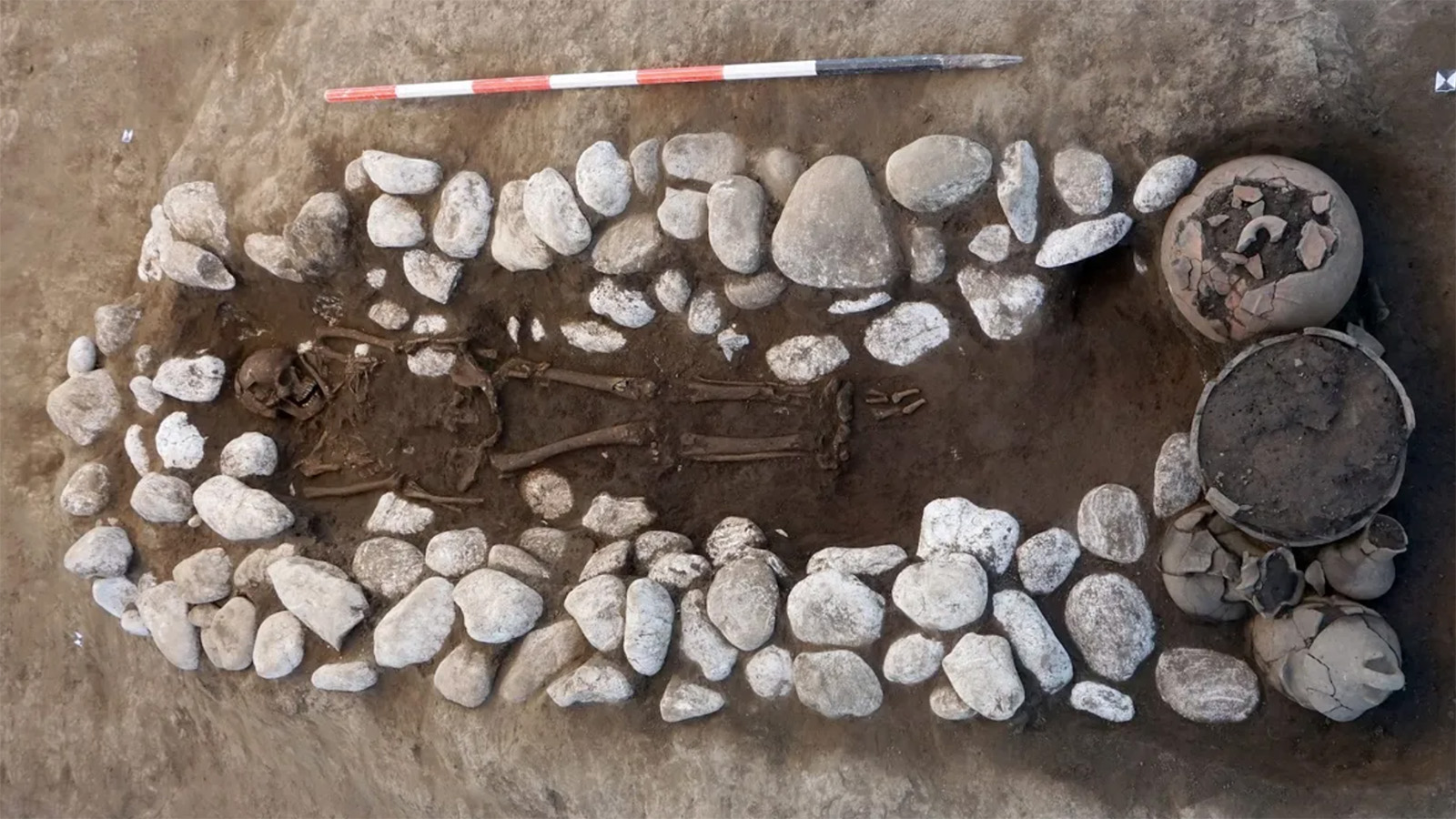 <p>В Италии, рядом с Неаполем, обнаружили некрополь&nbsp;&mdash; ровесник Рима. Археологи раскопали 88 ямных погребений</p>