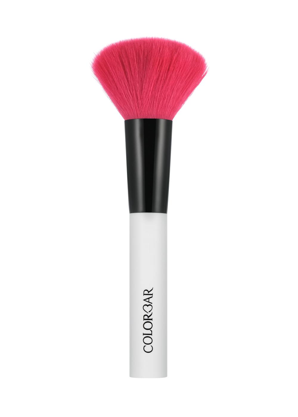Кисть для румян с синтетическим ворсом, Colorbar, 999 руб. («Рив Гош»)