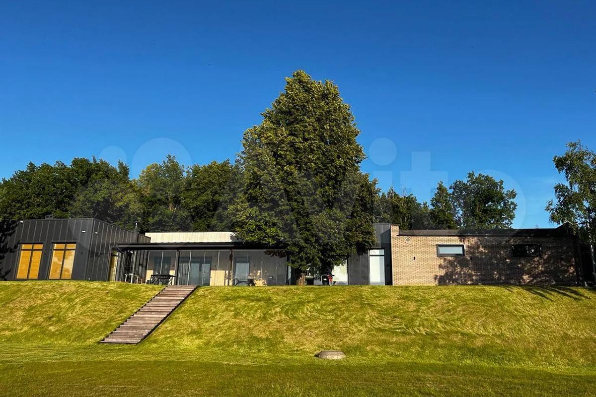 Как выглядят самые дорогие продающиеся в мегаполисах России дома