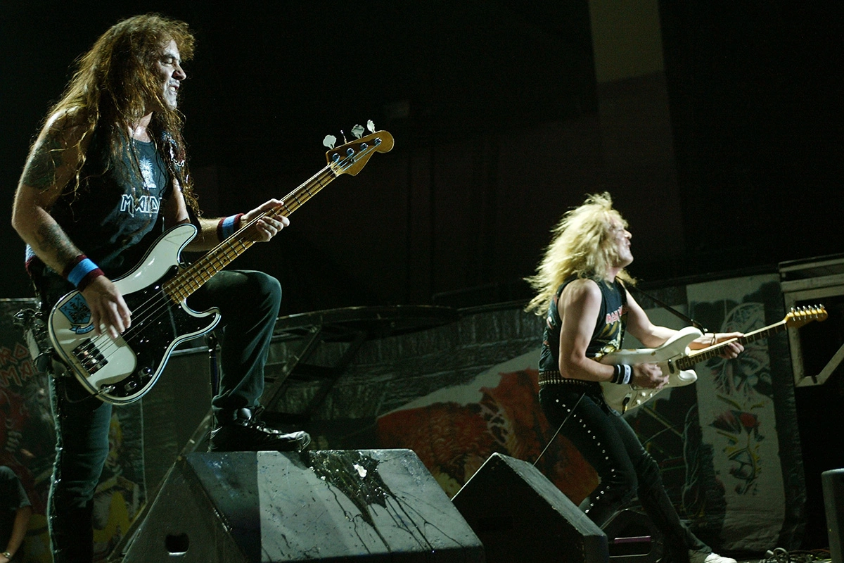 Iron Maiden во время выступления на фестивале Ozzfest 2005 в Калифорнии