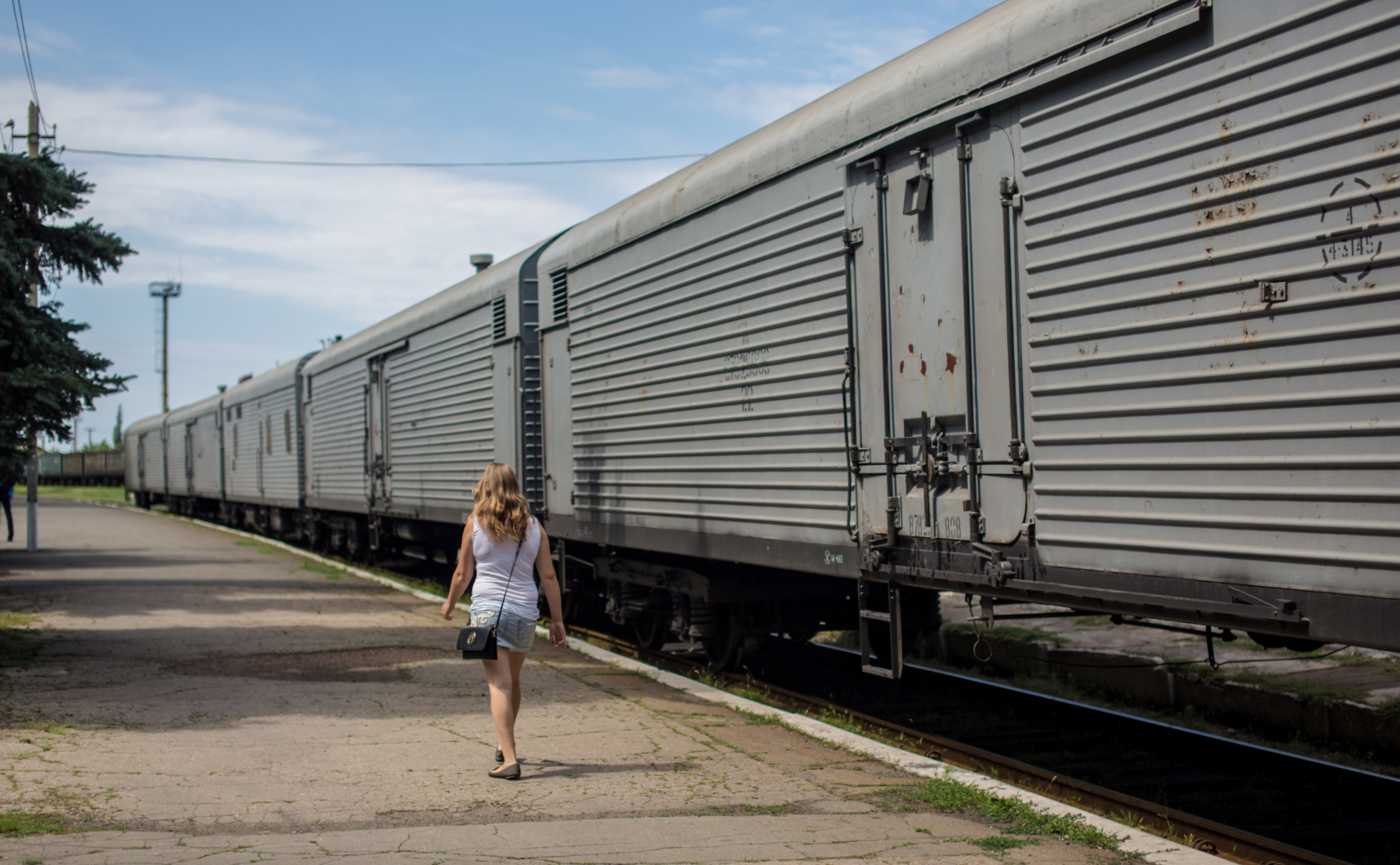 Вагоны поезда в Донецкой области