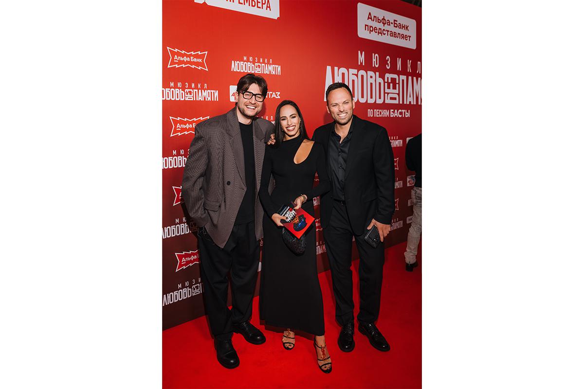 Давид Манукян и Алексей Столяров со спутницей