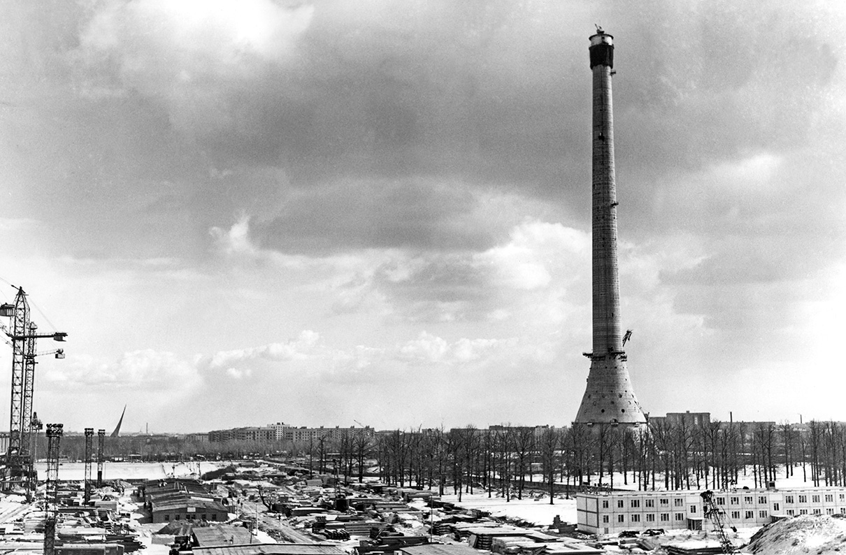 Сначала для строительства телевизионной башни был выделен участок на юго-западе Москвы&nbsp;в районе Черемушки, но в марте 1959 года строительную площадку решили перенести в Останкино
