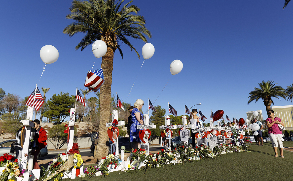 Мемориал погибшим во время стрельбы на фестивале в Лас-Вегасе