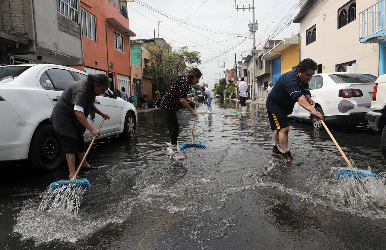 Более 300 населенных пунктов в Центральной и Восточной Мексике отрезаны от цивилизации.