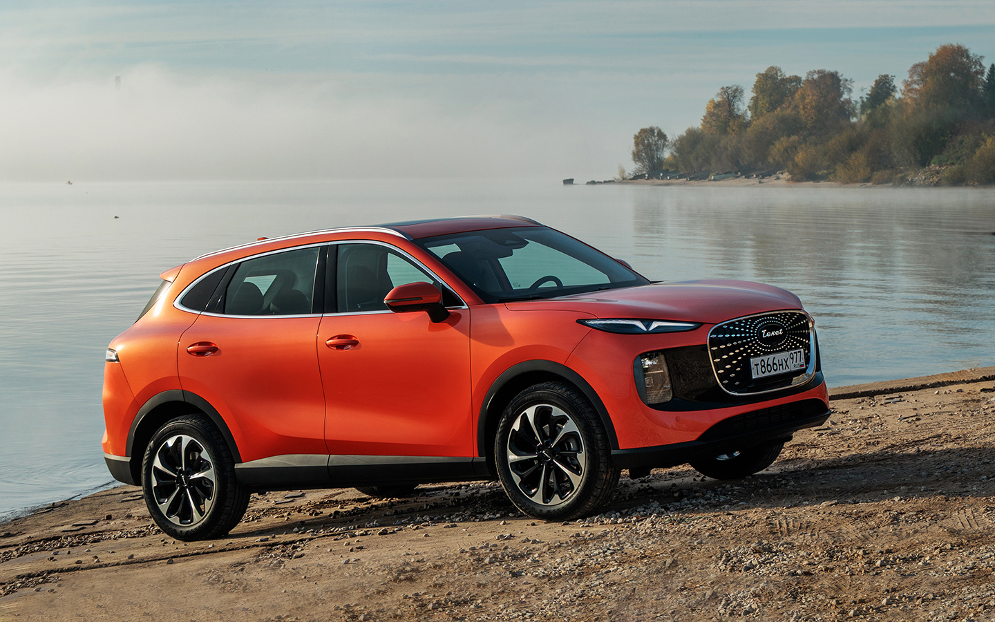 Tenet Plus L6 умещается в компакт-класс. Габаритами близки, например, MazdaCX-5 и Toyota RAV4. Под кузовом достаточный просвет в 187 мм
