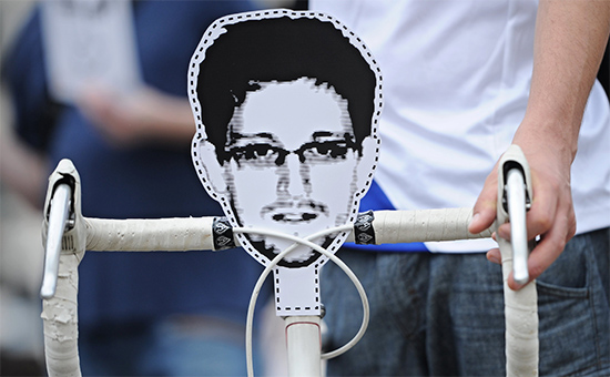 Фотография&nbsp;​бывшего сотрудника американского ЦРУ Эдварда Сноудена