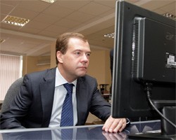Д.Медведев: Чиновника, который боится компьютера, надо увольнять