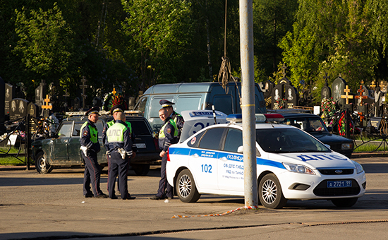Полиция на Хованском кладбище в Москве


