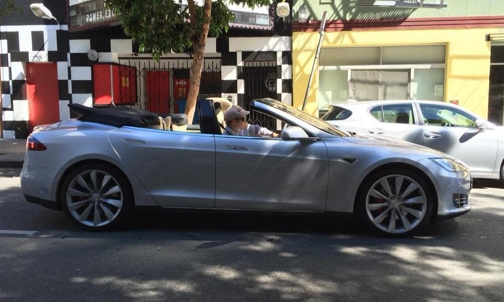 Седан Tesla Model S превратили в кабриолет 