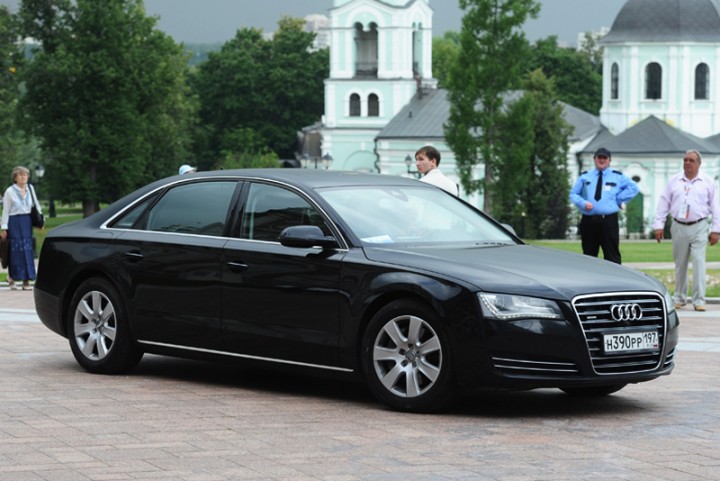 Audi A8 выпускается в Калужской области на заводе Volkswagen Group с 2013г.

Стоимость машины &ndash; 4,2-6,8 млн руб.