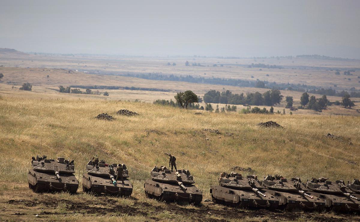 Минобороны Израиля опровергло информацию о передаче танков Украине"/>













