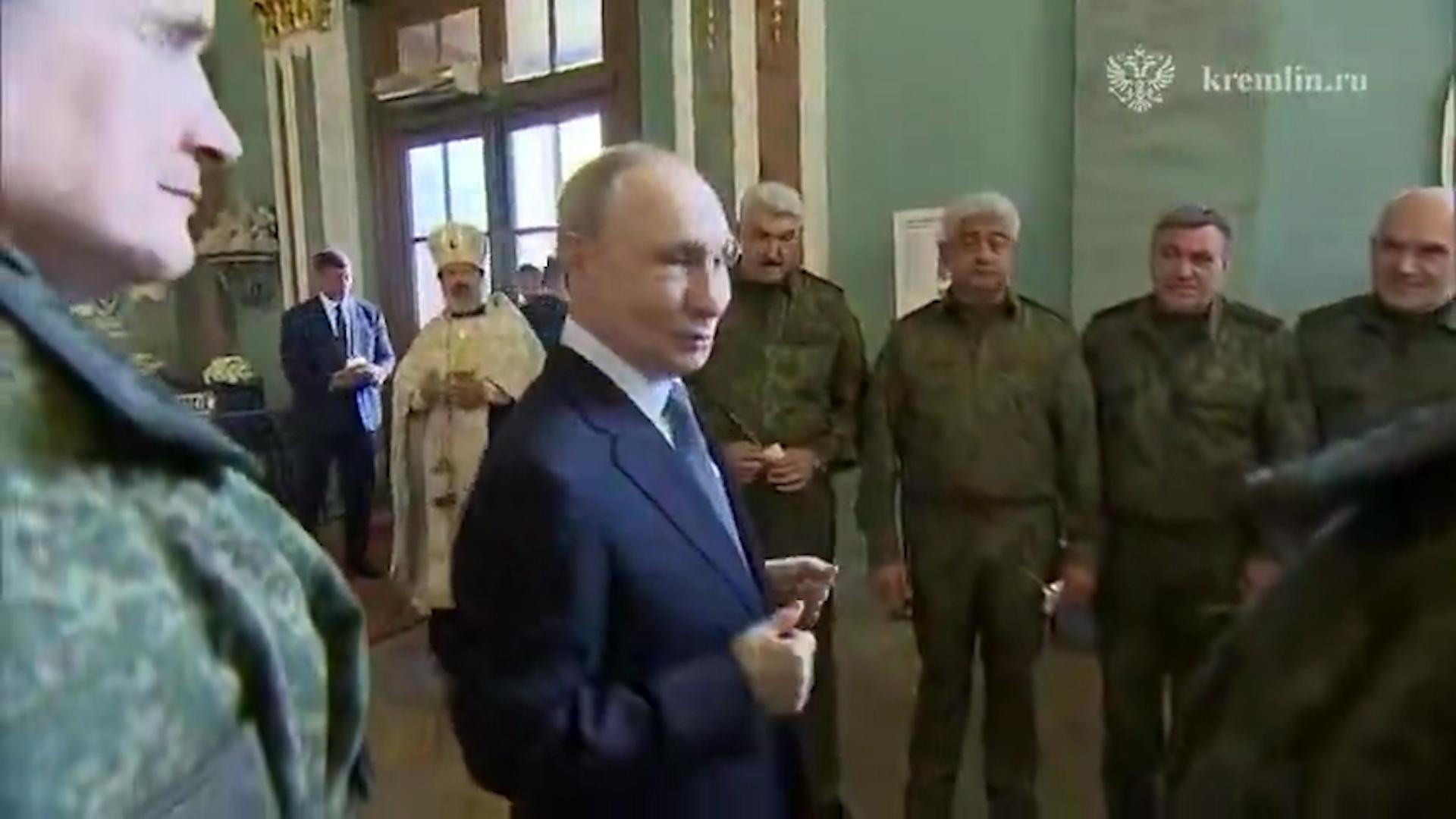 Путин встретился с военными в Петропавловском соборе. Видео