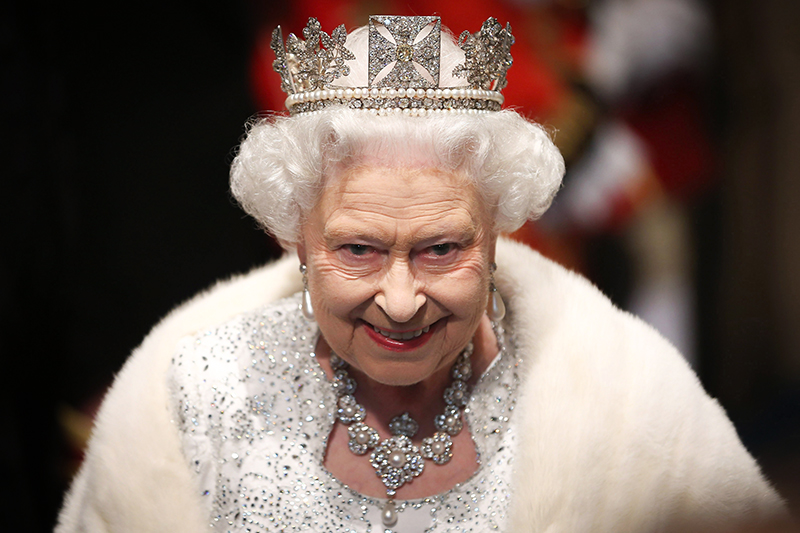 Помимо этого, королева уже имеет за&nbsp;плечами несколько рекордов. С января 2015 года (со смертью саудовского короля Абдаллы) Елизавета II является старейшим по&nbsp;возрасту из&nbsp;ныне живущих монархов. Британский монарх также&nbsp;является наиболее пожилой женщиной&nbsp;&mdash;&nbsp;действующим главой государства и&nbsp;самым возрастным лидером страны в&nbsp;Европе