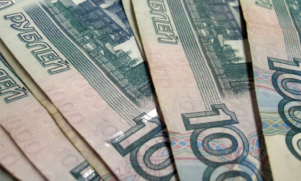 Инспектор ГИБДД съел 15 тысяч рублей взятки
