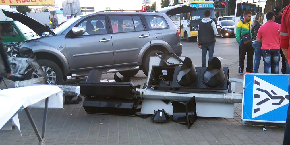 С автомобилистов потребовали 5 миллионов рублей за порчу светофоров