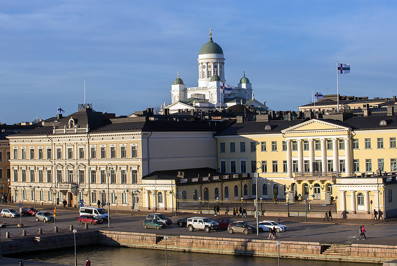 Лютеранский кафедральный собор, здание Верховного суда и Президентский дворец в Хельсинки