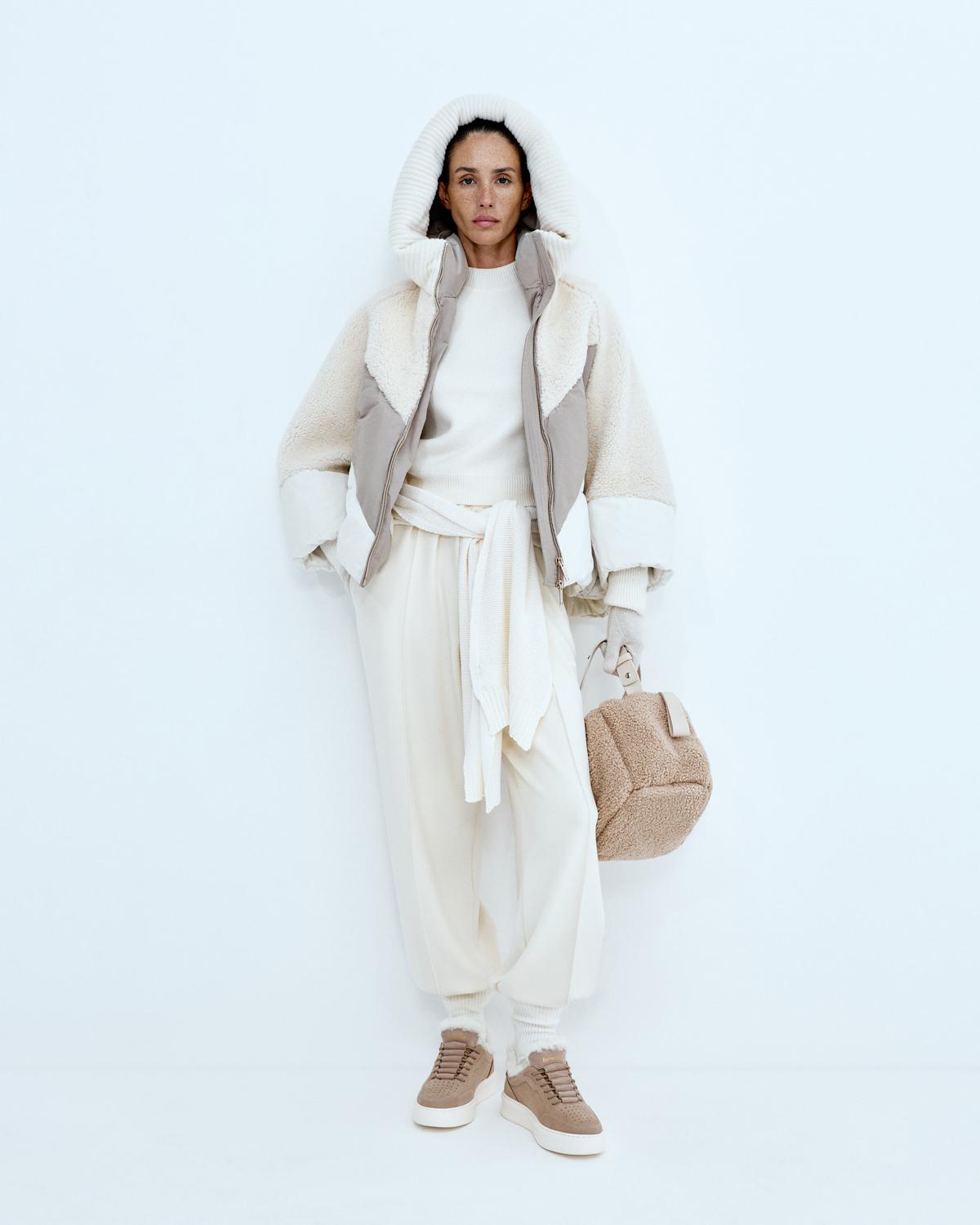 Куртка Principe di Bologna, джемпер A.P.C., брюки Hinnominate, шарф Principe di Bologna, перчатки Canoe, сумка VIC MATIE, кеды Barracuda