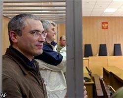 М.Ходорковскому продлили арест из-за количества томов его дела