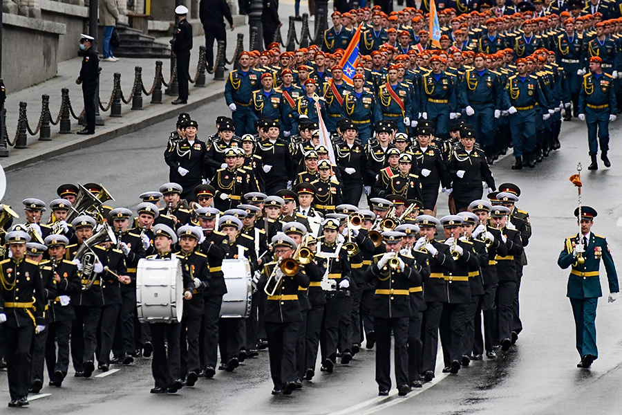 Участники репетиции парада Победы во Владивостоке