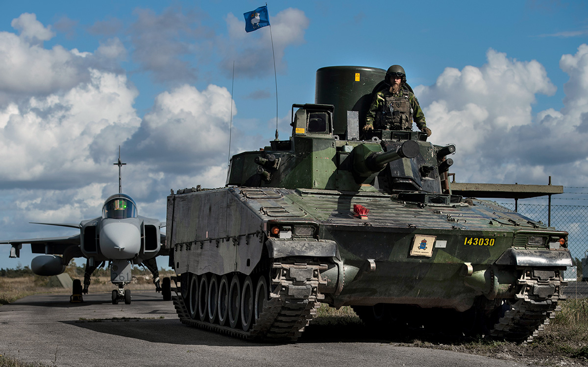 Швеция вслед за Финляндией приняла решение вступить в НАТО"/>














