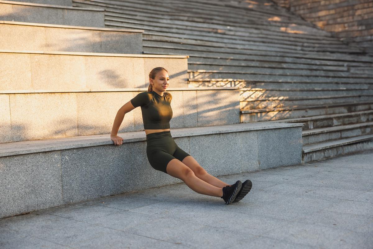 Перед выполнением сложных упражнений убедитесь, что вы хорошо разогрелись