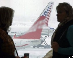 В США пассажир пытался открыть дверь самолета во время полета