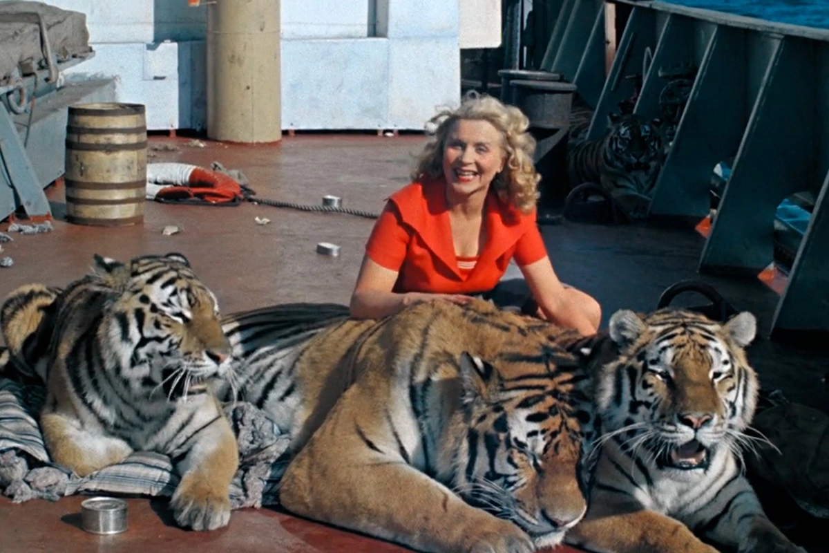 Дрессировщица Маргарита Назарова сыграла Марианну в комедии «Полосатый рейс» (1961), режиссер Владимир Фетин