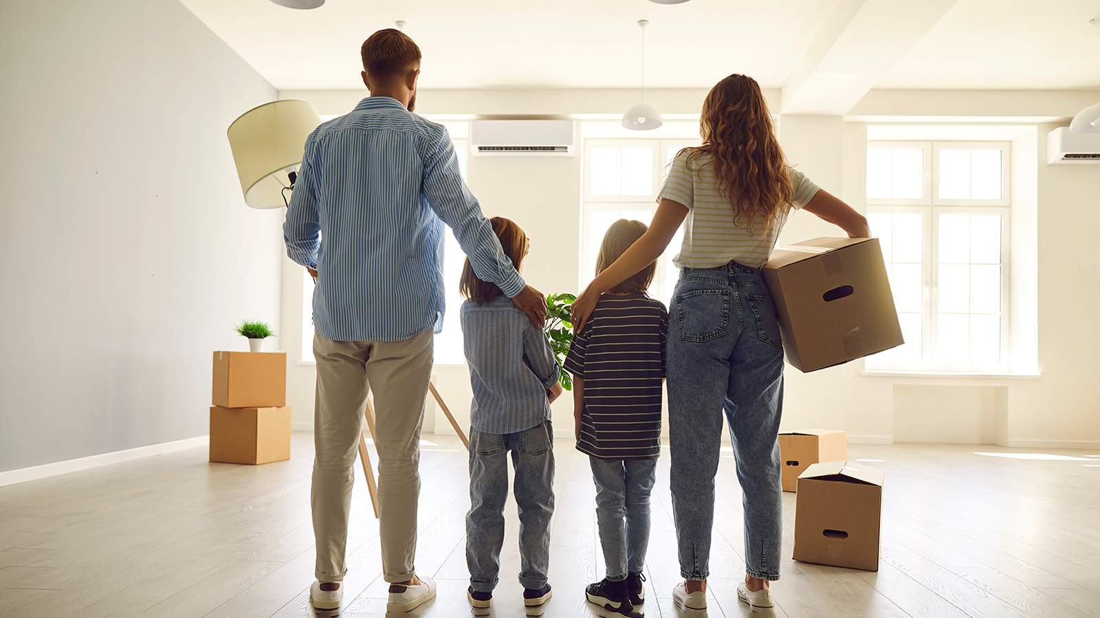 Согласно изменениям, с февраля муж и жена смогут оформлять только совместный льготный кредит