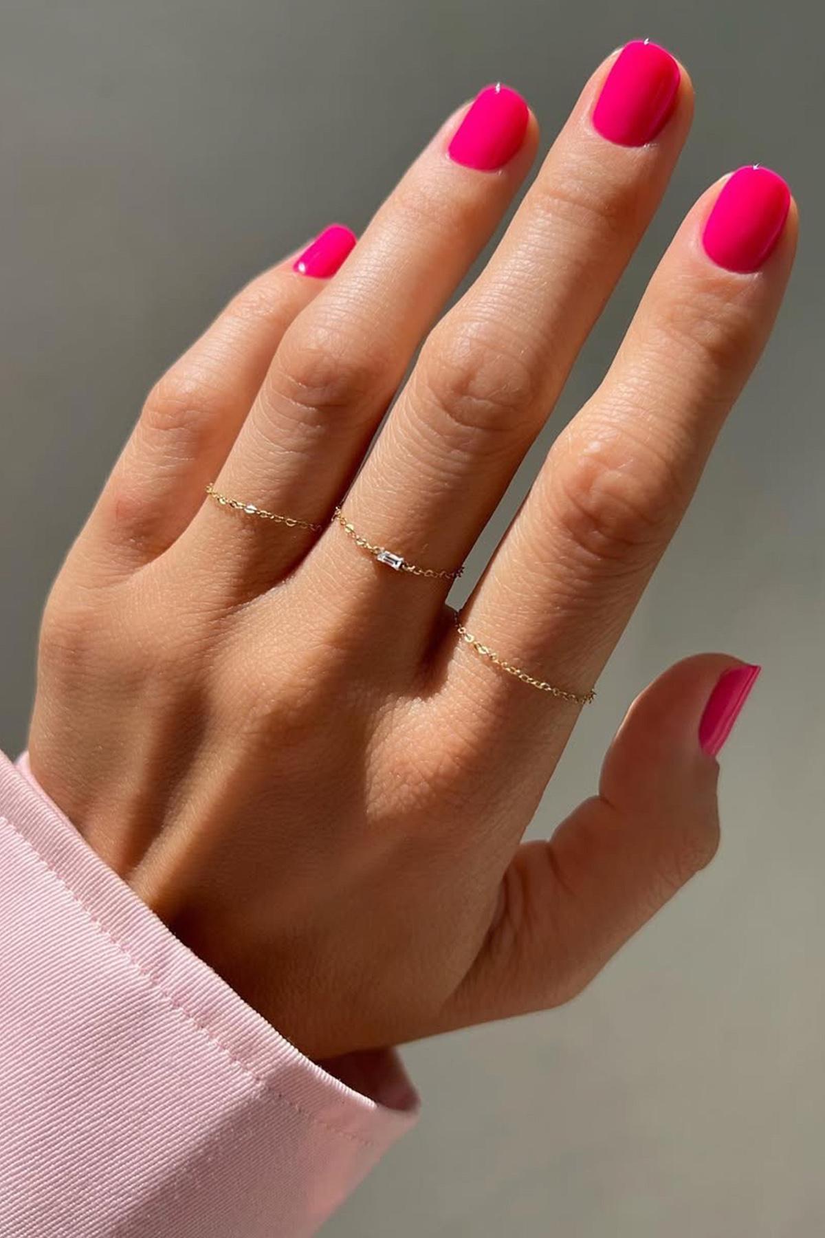 Насыщенный цвет работает как акцент всего образа