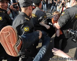 СКП обвинил милиционера в избиении участника митинга оппозиции