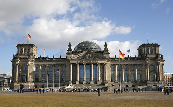 Здание Рейхстага, место нижней палаты парламента Бундестага в Берлине


