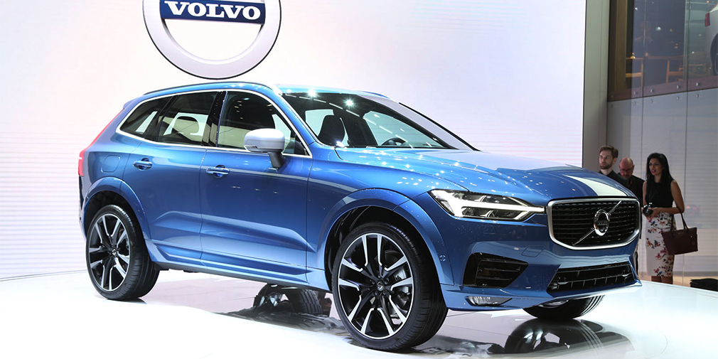 Кроссовер Volvo XC60 нового поколения стал крупнее и вместительнее предшественника, в длину он вырос до 4690 мм, а колесная база прибавила 91 миллиметр. Автомобиль должен стать еще безопаснее: комплекс City Safety умеет подруливать и предотвращает выезд на встречную полосу. Кроме того, XC60 оснащается системой полуавтономного вождения Pilot Assist, которая работает на скорости до 130 км в час.