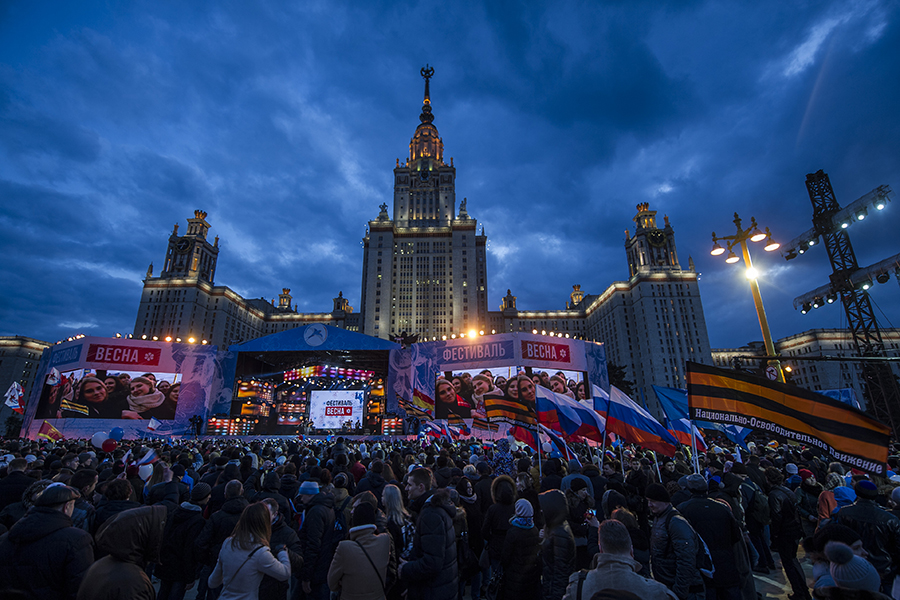 Митинг-концерт в честь третьей годовщины воссоединения Крыма с Россией в Москве


