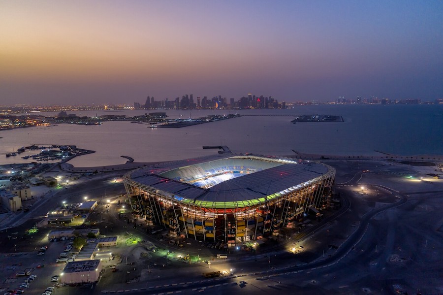 Сооружение расположено в столице страны,&nbsp;Дохе, у побережья Персидского залива, и рассчитано на 40 тыс. зрителей