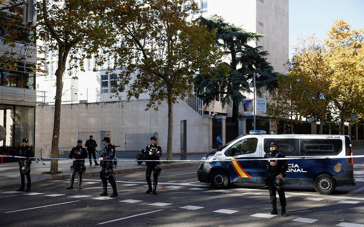 Посольство США в Мадриде получило посылку со взрывчаткой