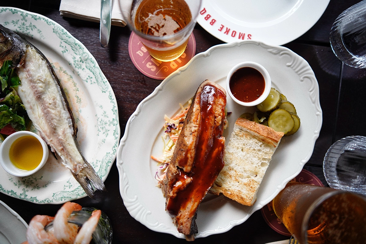 Свиной брискет на кости