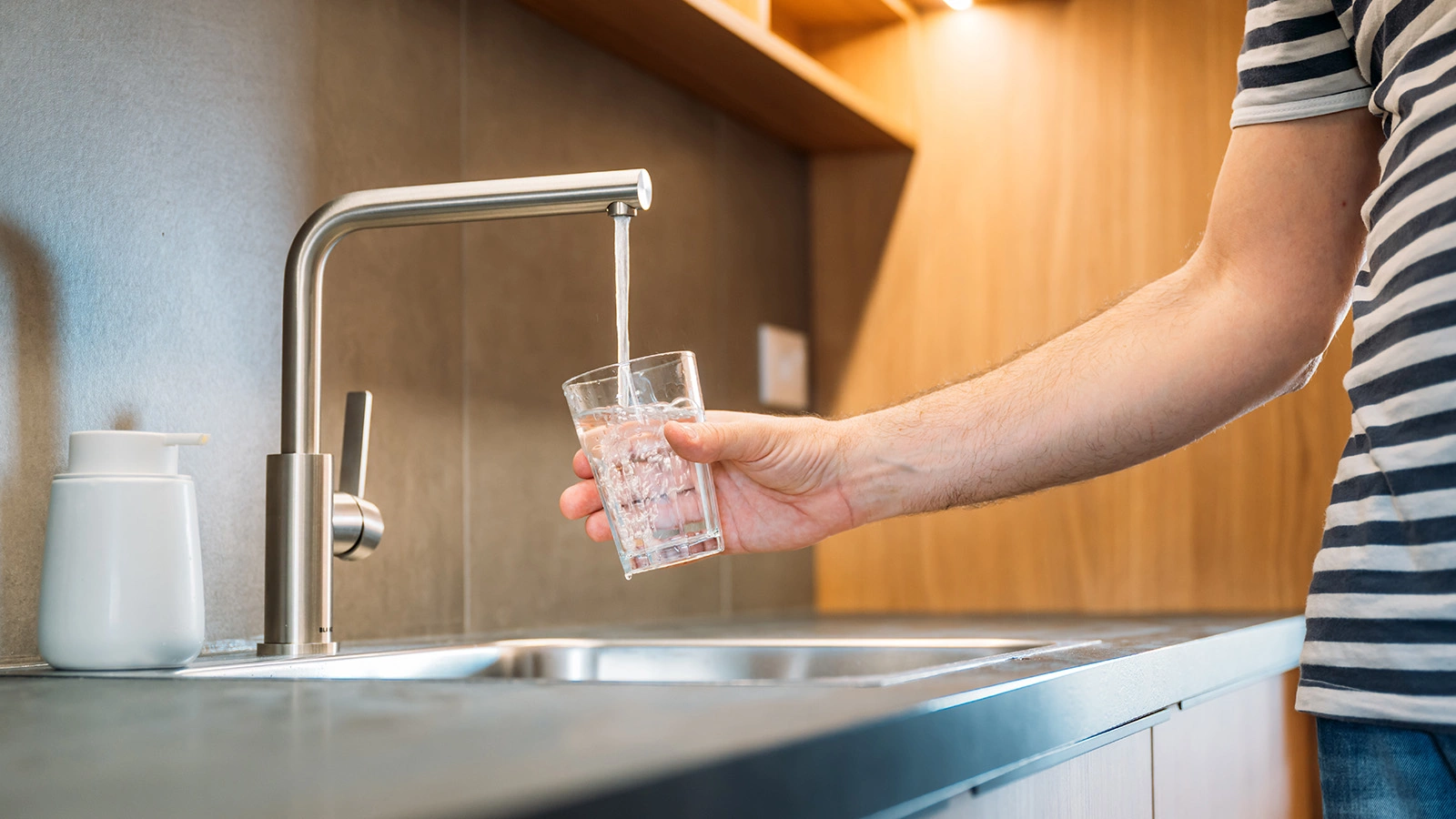 Этими вирусами можно заразиться через воду. Важно знать