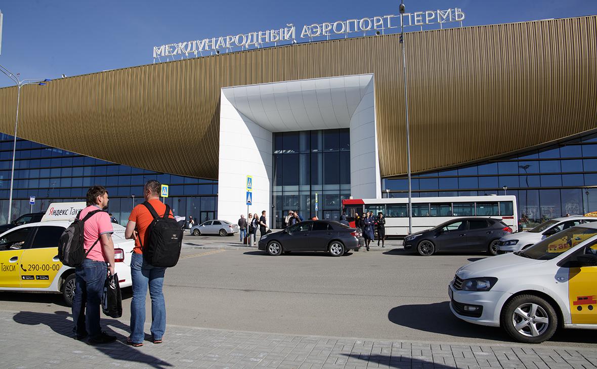 Самолет выкатился за пределы взлетной полосы в аэропорту Перми