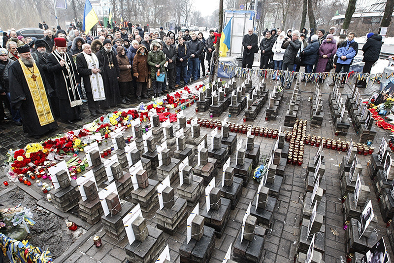 Панихида в память о погибших в результате беспорядков в феврале 2014 года на площади Независимости