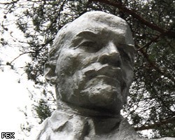Вандалы взорвали еще один памятник Ленину