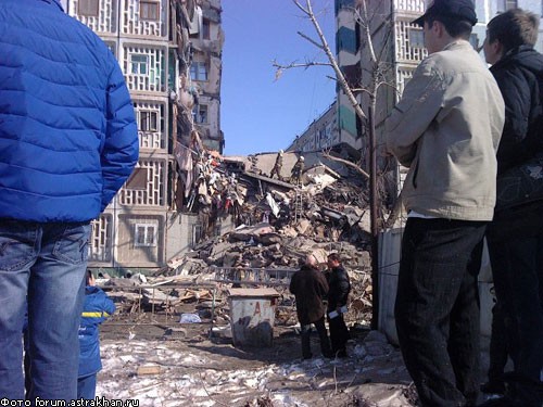 В Астрахани рухнул подъезд 9-этажного дома