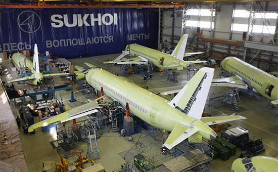 Цех окончательной сборки самолета SSJ-100 компании &laquo;Гражданские самолеты Сухого&raquo;
